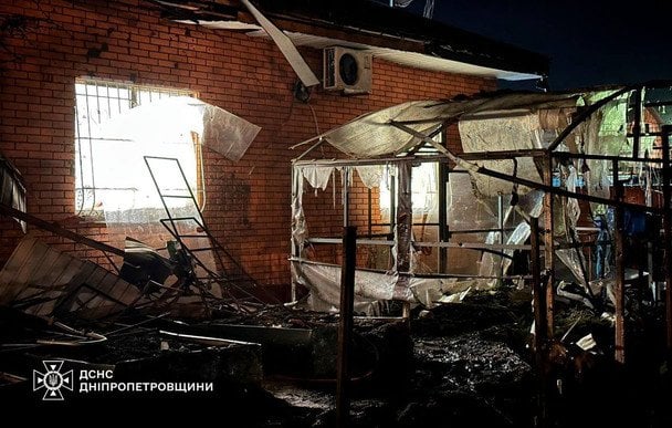 Прильоти по поїздах, вбиті люди та руїни в житлових кварталах: РФ масовано атакувала міста України (фото, відео)