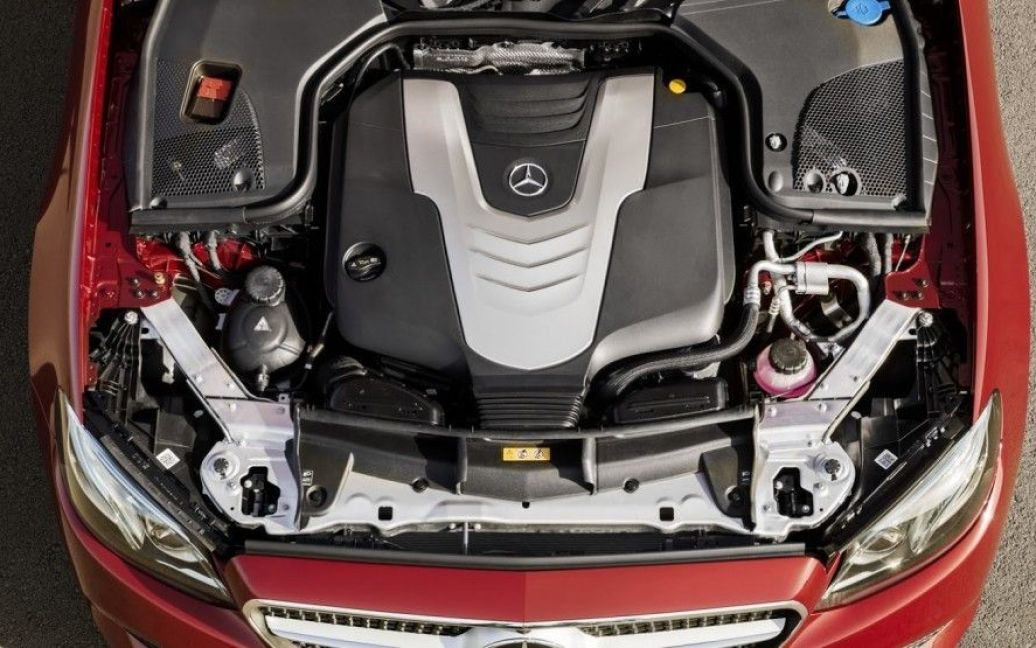 Mercedes-Benz E-Class Coupe / © 