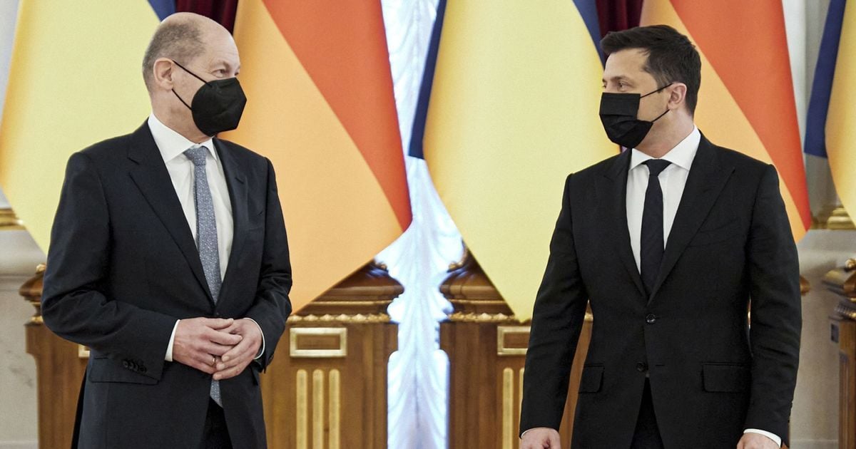 "Германия стоит плечом к плечу на вашей стороне" : Шольц поражен демократическим движением в Украине