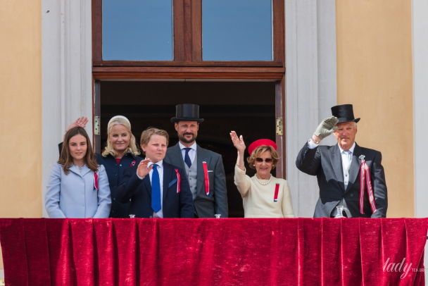 Принцесса Ингрид Александра, Метте-Марит, наследная принцесса Норвегии, принц Сверре Магнус, Хаакон, наследный принц Норвегии, королева Соня и король Харальд V / © Getty Images