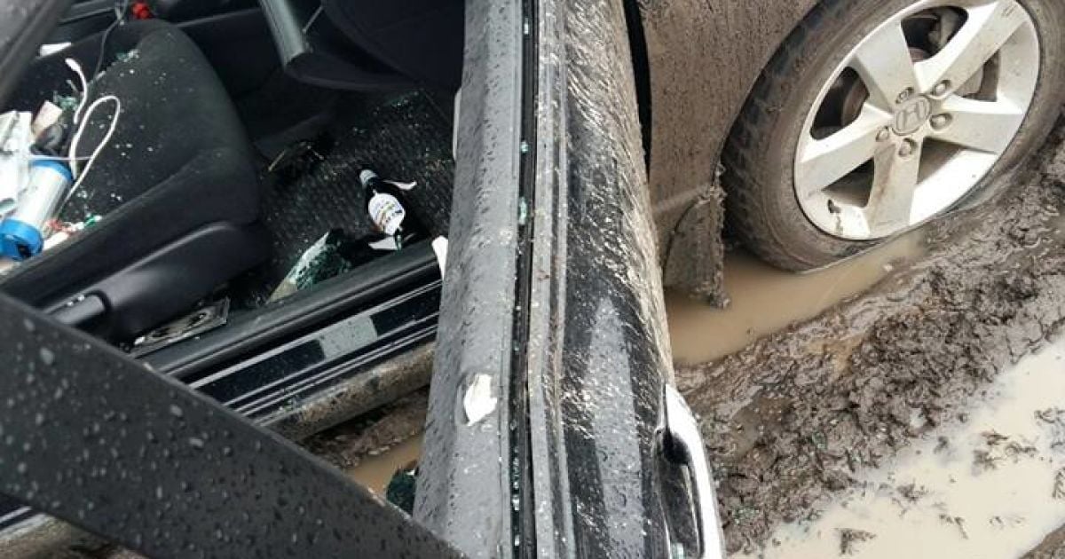 Патрульным пришлось стрелять в колеса авто / © Facebook/Патрульна поліція України