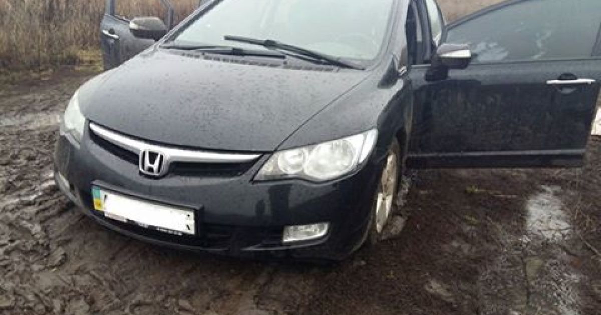 Патрульным пришлось стрелять в колеса авто / © Facebook/Патрульна поліція України