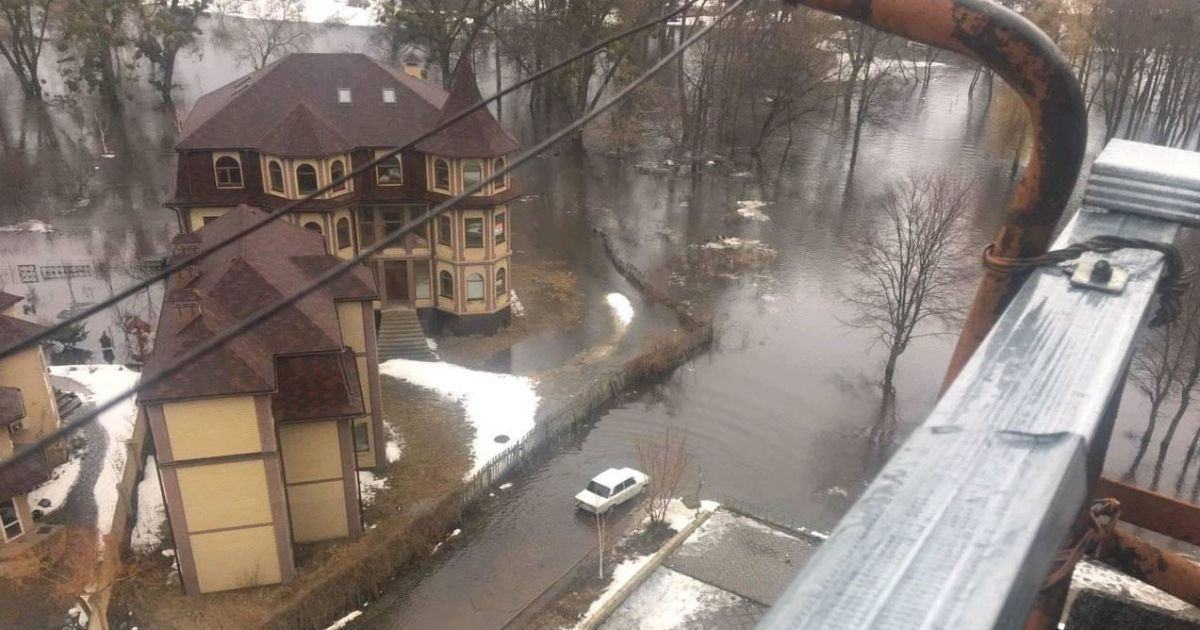 Перша потужна повінь на Сумщині. Рятувальники прокоментували затоплення Охтирки