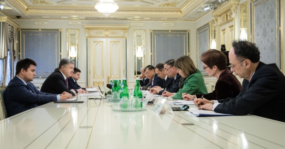 Давление на Кремль и усиление санкций. Порошенко с послами G7 обсудил обострение на Донбассе