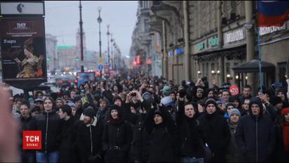 В Москве окружили памятник, у которого собрались протестующие