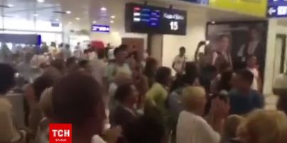 Українці застрягли в аеропорту Анталії