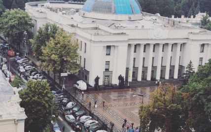 Центр Киева заблокирован масштабной акцией протеста владельцев "евроблях"