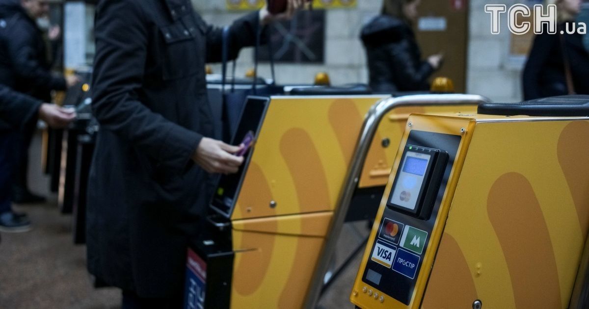 В Киеве после "минирования" станция метро "Крещатик" возобновила работу 