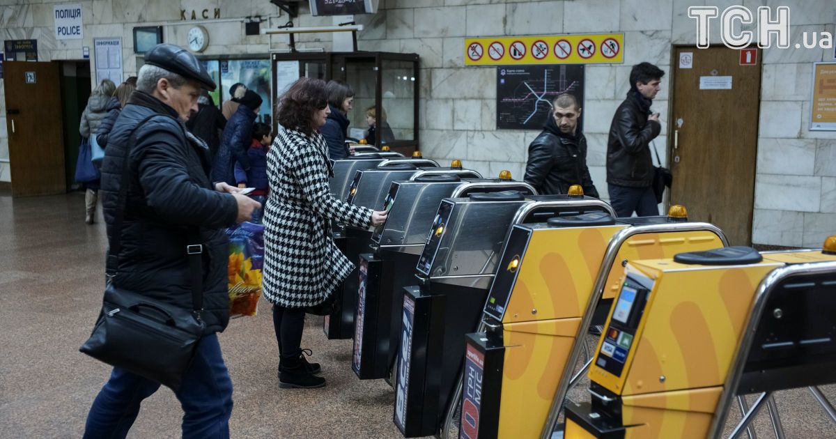 В Киеве до конца октября закроют вход в подземный переход одной из станции метро