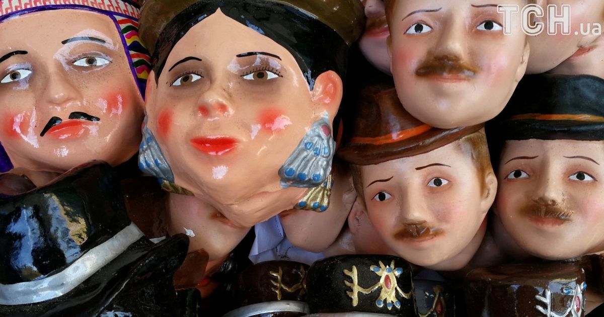 Пекарі перед випіканням додають до тіста невелике керамічне обличчя.