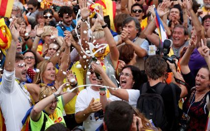 За или против каталонской независимости. Реакция мира на решение в Барселоне