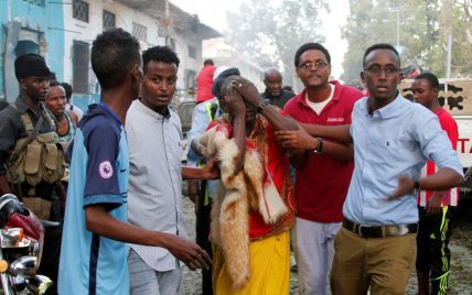 Количество жертв ужасного теракта в Сомали превысило полтысячи человек
