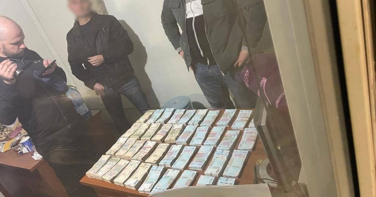 Двое львовян задержаны за продажу пенсионных удостоверений об инвалидности.
