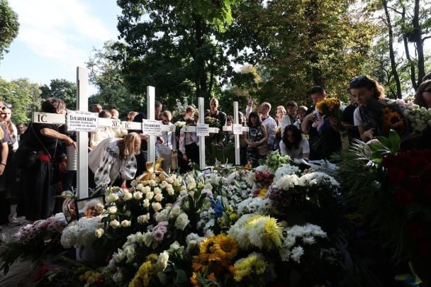 Могили родини на Личаківскькому кладовищі. Фото: Андрій Садовий / © 