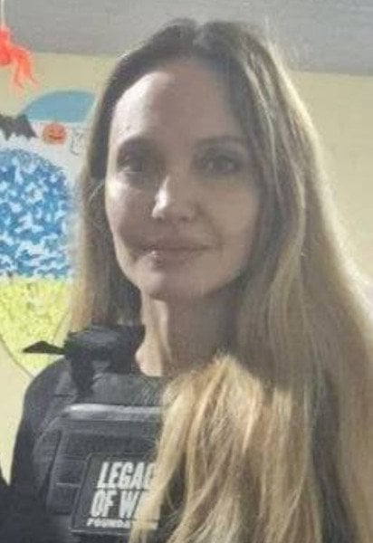Анджелина Джоли