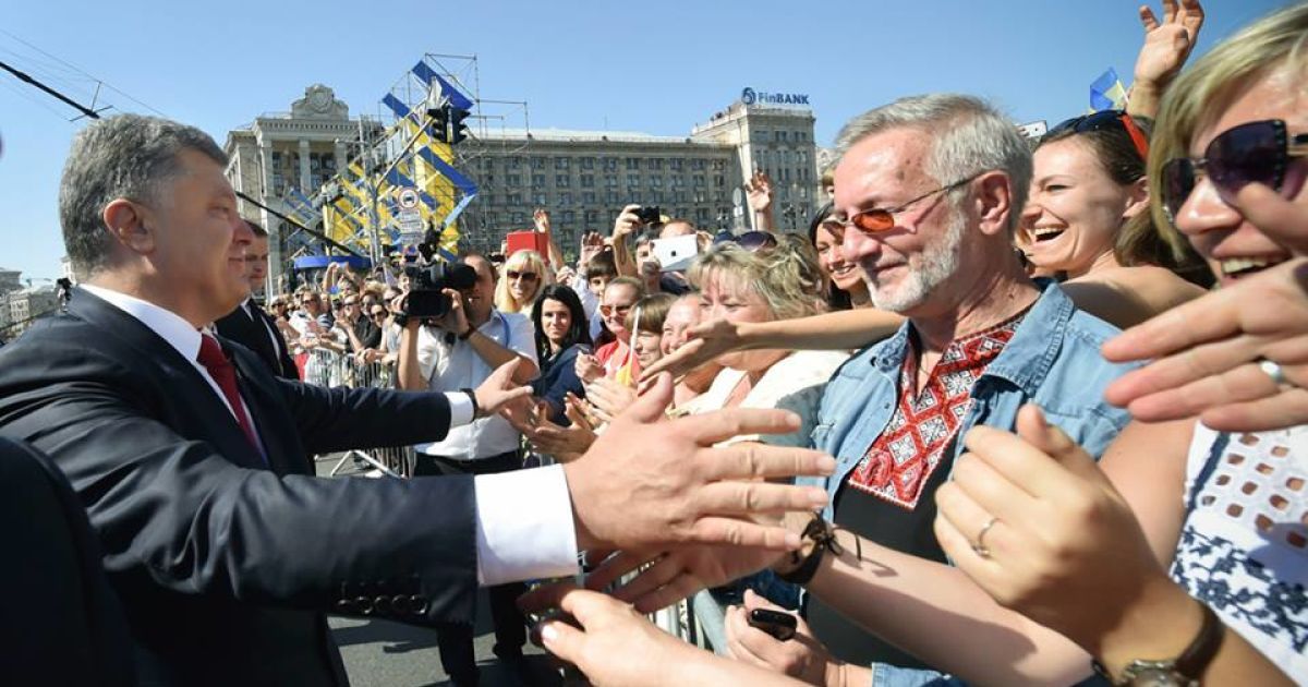 Зрелищный марш состоялся на Крещатике / © Пресс-служба президента