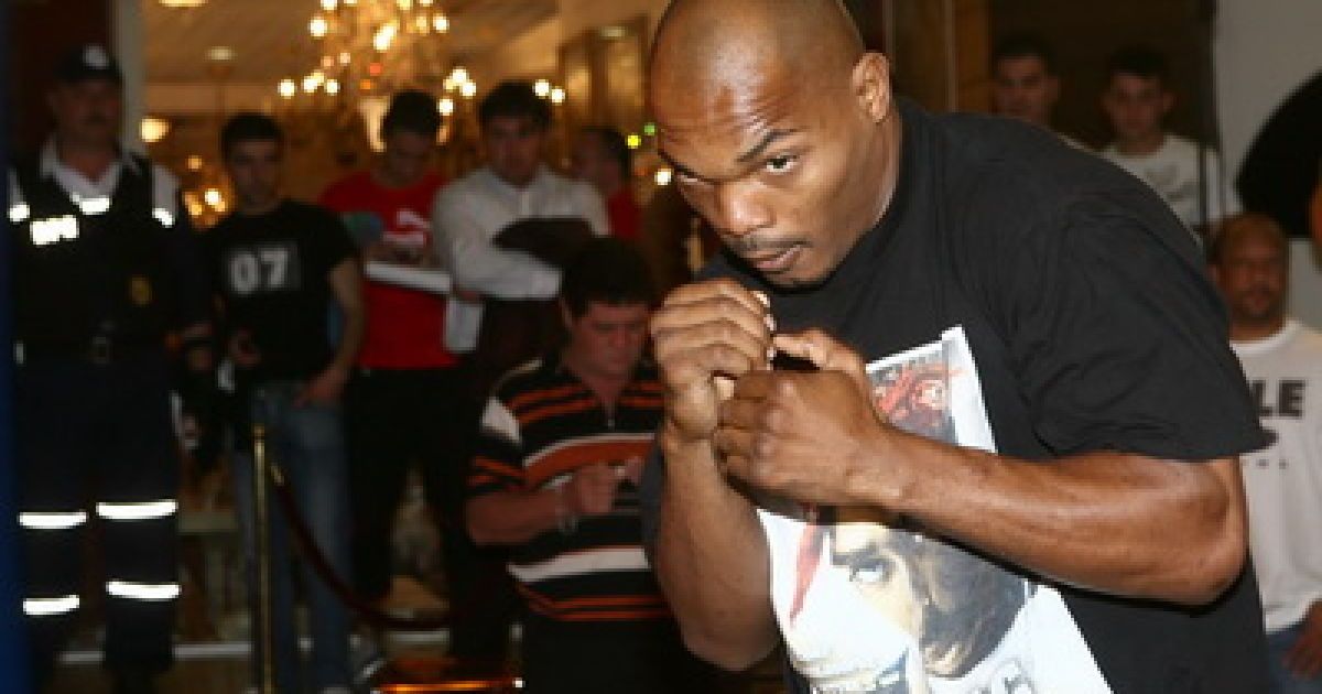 В Америке погиб Крис Генри