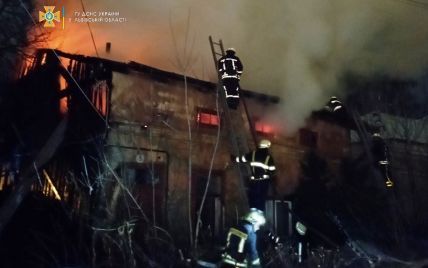 Во Львовской области в пожаре погибли супруги: их сына госпитализировали (фото)