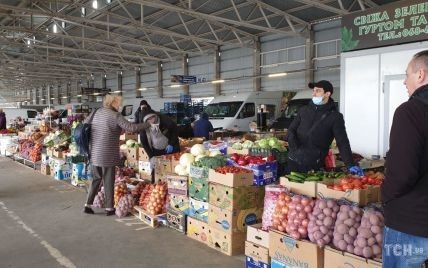 Передумали: в Украине снова запретят работу рынков на период карантина