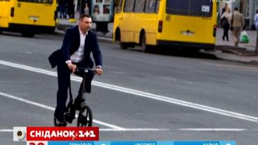 Користувачі активно обговорюють поїздку Віталія Кличка на дорогому велосипеді