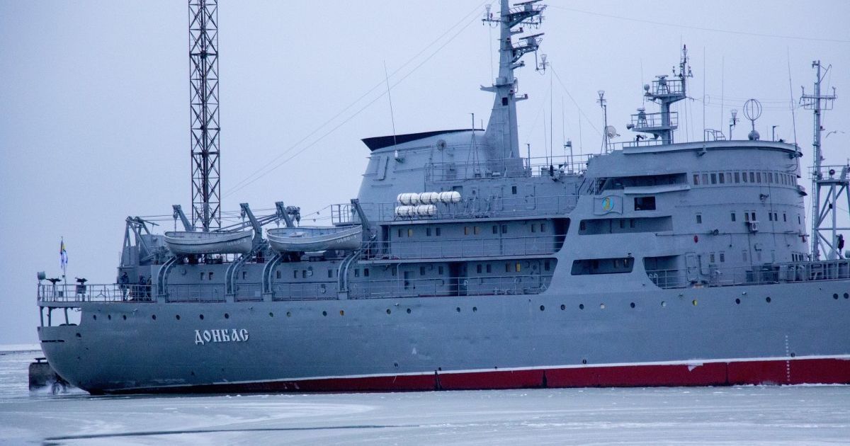 Украина развернула корабль "Донбасс" на базу: Резников обвинил РФ в провокации