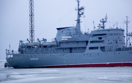 Україна розвернула корабель "Донбас" на базу: Резніков звинуватив РФ у провокації