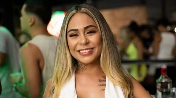 Керемет киска толық экранда түкті