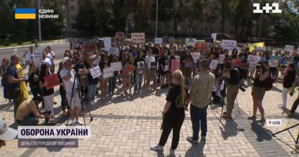 Родичі "азовців" у центрі Києва вимагають повернення бійців і покарання Росії за події в Оленівці