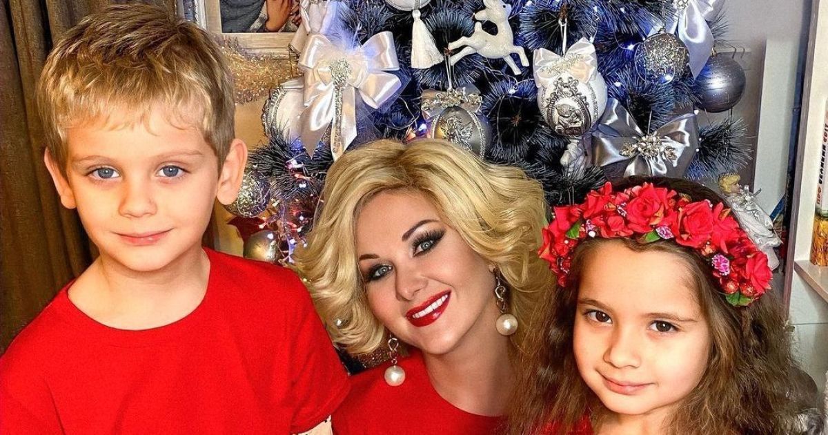 Екатерина Бужинская с детьми
