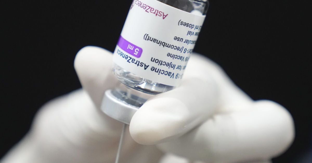 Люди, які щеплені двома дозами вакцини, мають втричі менше шансів захворіти на коронавірус, - науковці