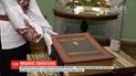 Майстриня з Рівного створила найбільшу вишиту книгу в Україні