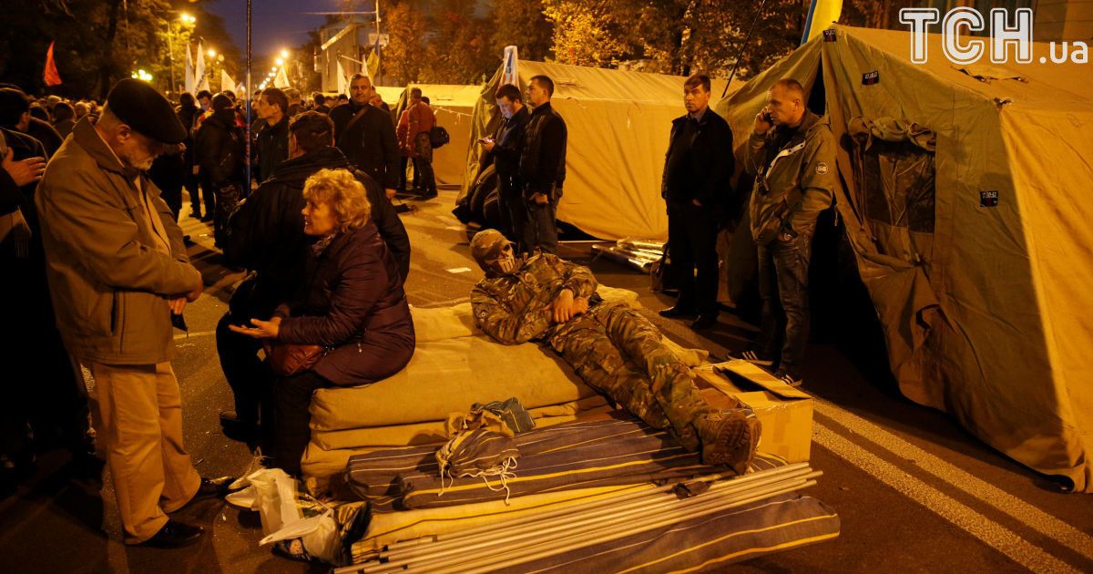 Протест триває: прихильники Саакашвілі вирішили залишитися у наметах під Верховною Радою