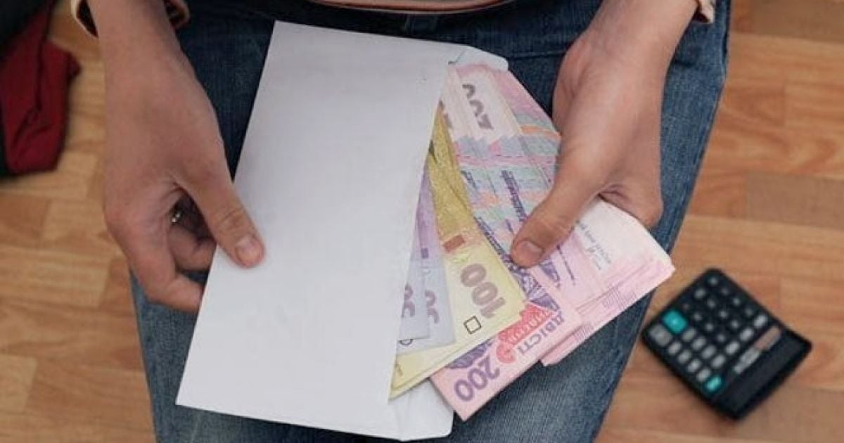 Бизнес начал постепенно отказываться от зарплат "в конвертах" – фискальная служба