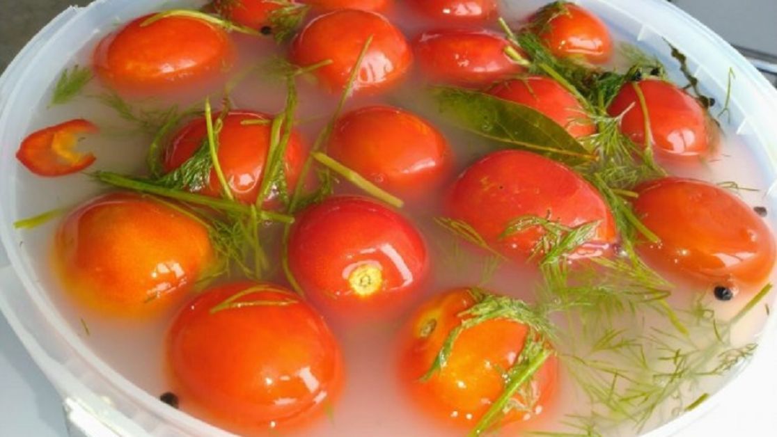 Ингредиенты для «Квашеные помидоры за 3 дня»: