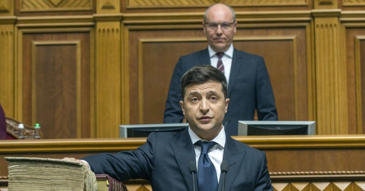 Ефект землетрусу. Як минув і з якими перешкодами зіштовхнувся у перший тиждень президент Зеленський