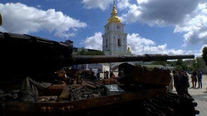 Уничтоженную российскую технику предлагают свезти на границу с РФ, построить из нее стену и заминировать 