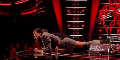 Надя Дорофеева и Артем Пивоваров удивили планкой прямо на сцене "Голоса страны"