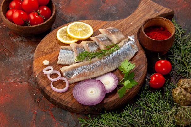 Чому солоний оселедець значно корисніший за інші види риби: відповідь експертів