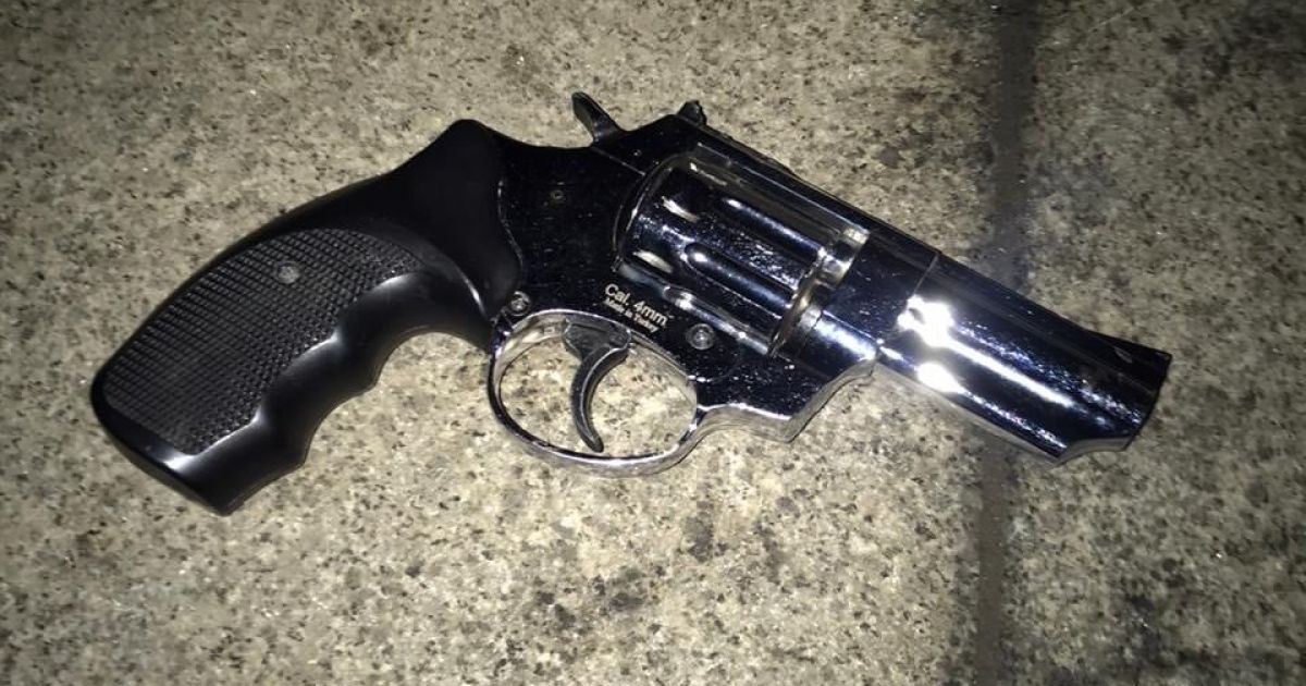 В центре Львова мужчина подстрелил охранника рождественской ярмарки