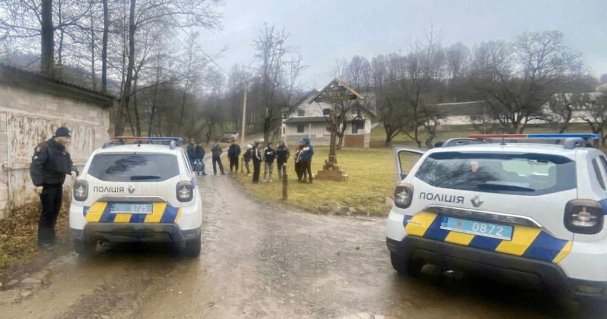 На Закарпатті чоловік пограбував колядників: відібрав 16 тисяч гривень (фото)