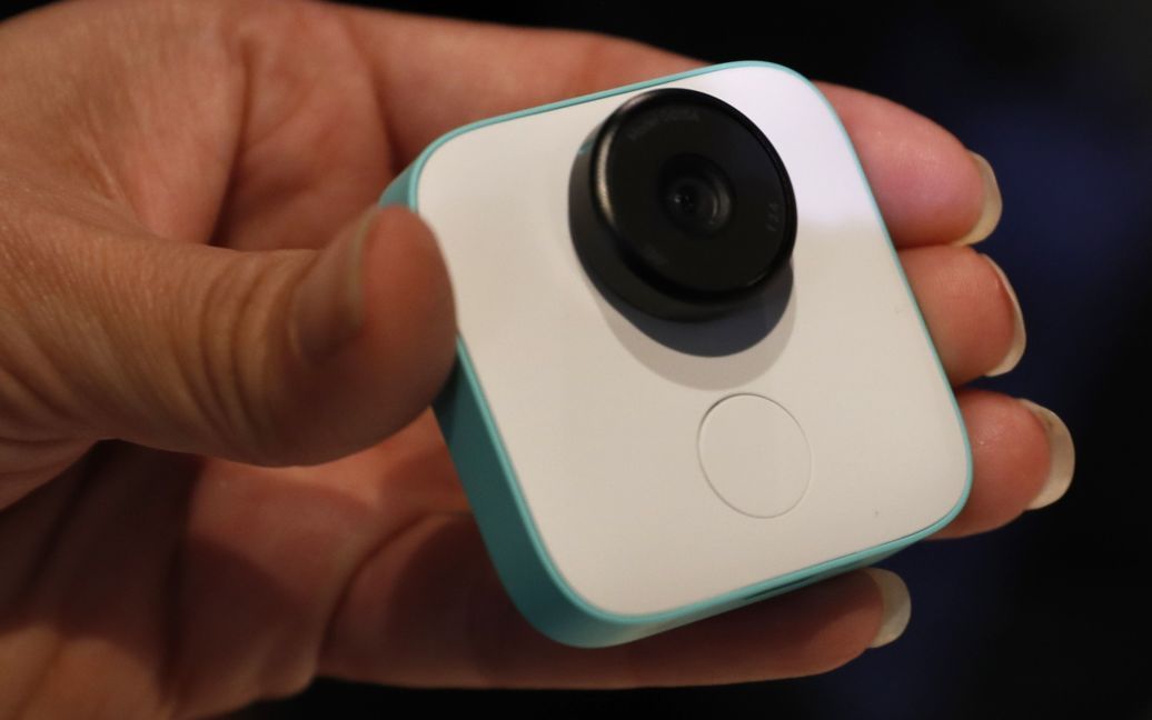 Экшн-камера с искусственным интеллектом Google Clips. / © Reuters