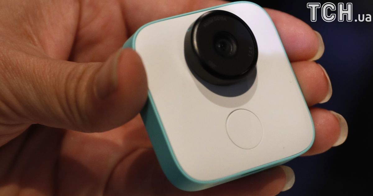 Екшн-камера з штучним інтелектом Google Clips. / © Reuters