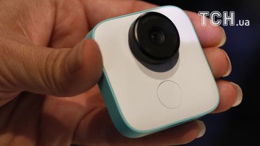 Экшн-камера с искусственным интеллектом Google Clips. / © Reuters