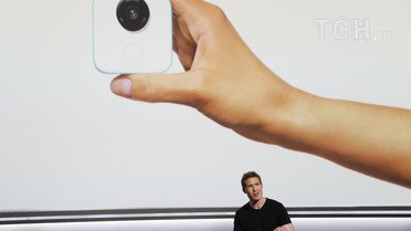 Экшн-камера с искусственным интеллектом Google Clips. / © Reuters