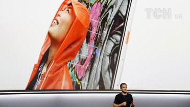 Google показала два новых смартфона - Pixel 2 и Pixel 2 XL. / © Reuters