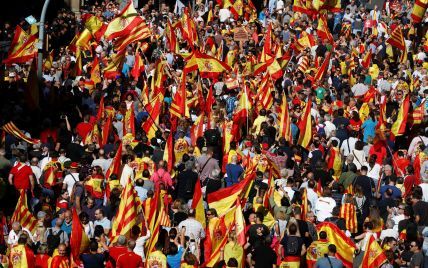 "Каталония - это Испания". В Барселоне тысячи людей вышли протестовать против независимости региона