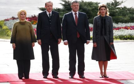 Эрдоган прибыл на Банковую к Порошенко и обратился на украинском к военным