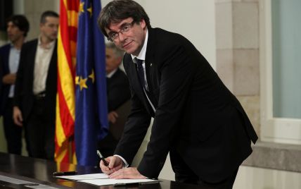 Лидеры Каталонии подписали "декларацию о независимости"