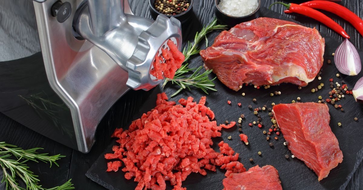 Почему не стоит готовить котлеты из только что приготовленного фарша