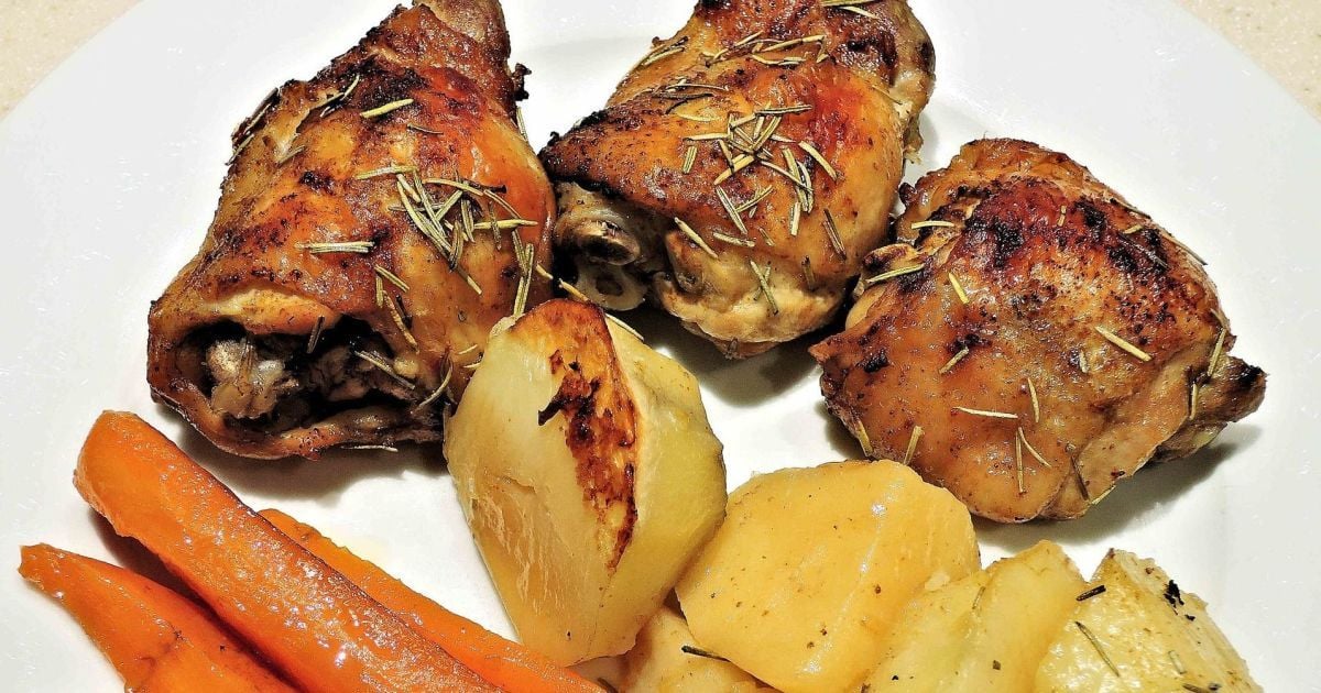Як замаринувати курячі стегна для запікання